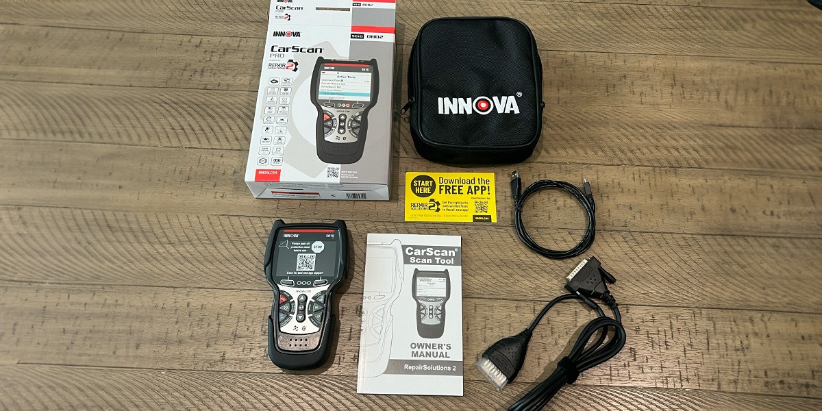 Innova 5610 OBD2 Bidirectional Scan Tool and accessories display Innova 5610 OBD2 Bidirectional Scan Tool and accessories display