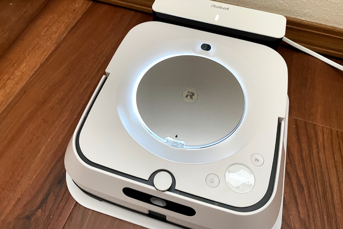  Braava Jet M6 on charging deck