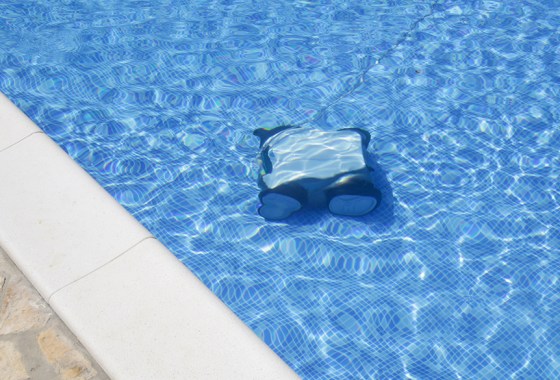 Save time and energy cleaning your pool with a cordless pool vacuum