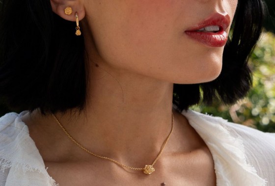 Treat yourself or gift someone with trendy jewelry in 2024