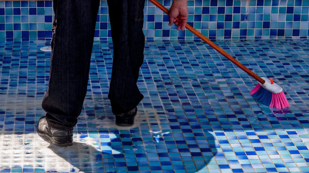 5 Best Pool Brushes Sept. 2024 BestReviews