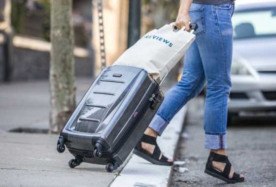 8 outfits perfect for traveling in the summer heat