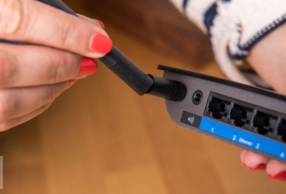 ASUS mesh Wi-Fi system vs. Linksys mesh Wi-Fi system