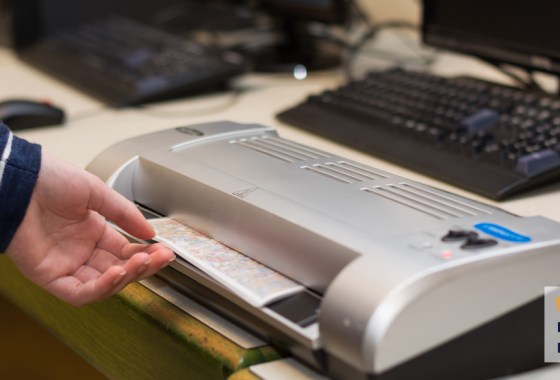 How to use a laminator