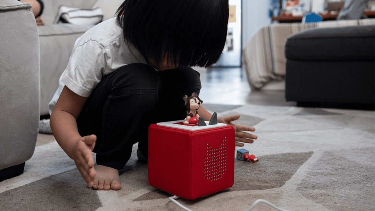 Little kid is playing with Toniebox 
