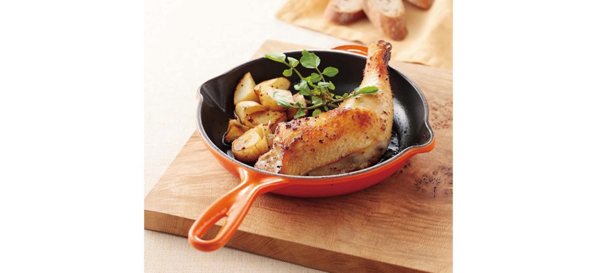 https://cdn17.bestreviews.com/images/v4desktop/image-full-page-cb/le-creuset-deals-amazon-october-prime-day-le-creuset-classic-cast-iron-handle-skillet--9-inch.jpg?p=w1228